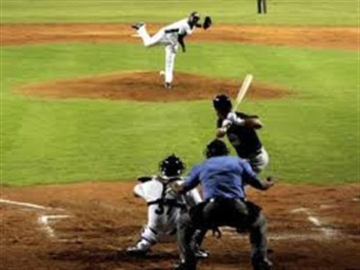 Hudson lanza sólido y con apoyo de tres jonrones vence a los Mets