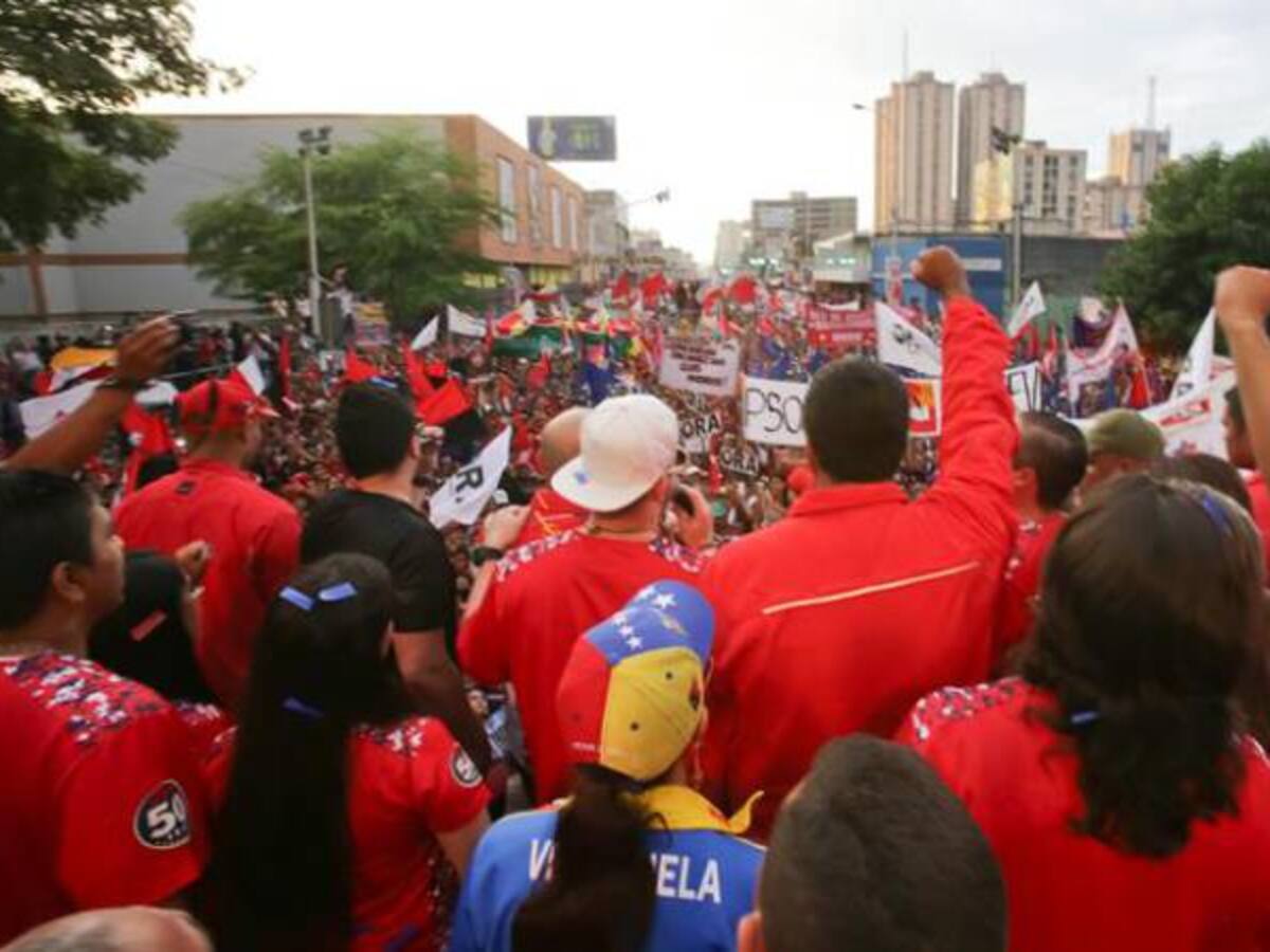 Chavismo cierra campaña de elecciones legislativas con baño de masas en Caracas