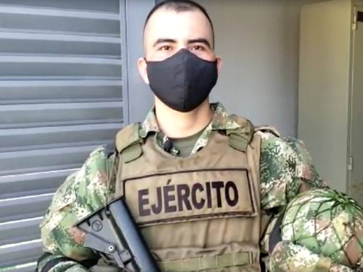 Casco blindado retuvo bala y salvó vida de un soldado en Arauca