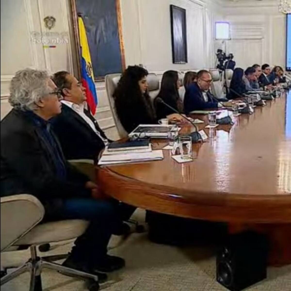 ¿Por qué delito podrían ser investigados los ministros que firmaron el decreto de consulta popular?