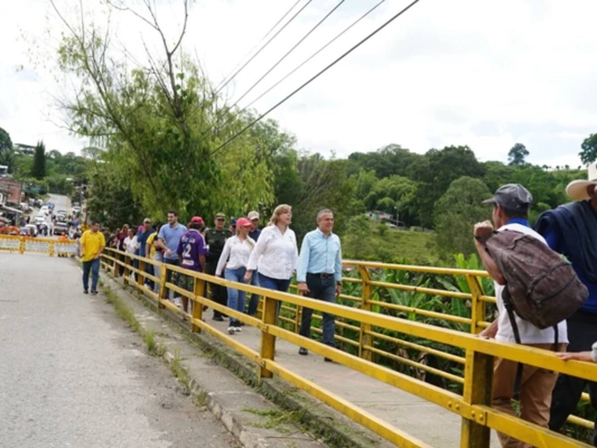 Transbordo en puente Barragán para pasajeros entre Quindío y Valle del Cauca
