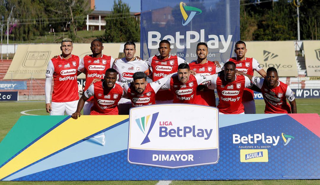 El once inicial de Santa Fe duante su juego ante Águilas Doradas.