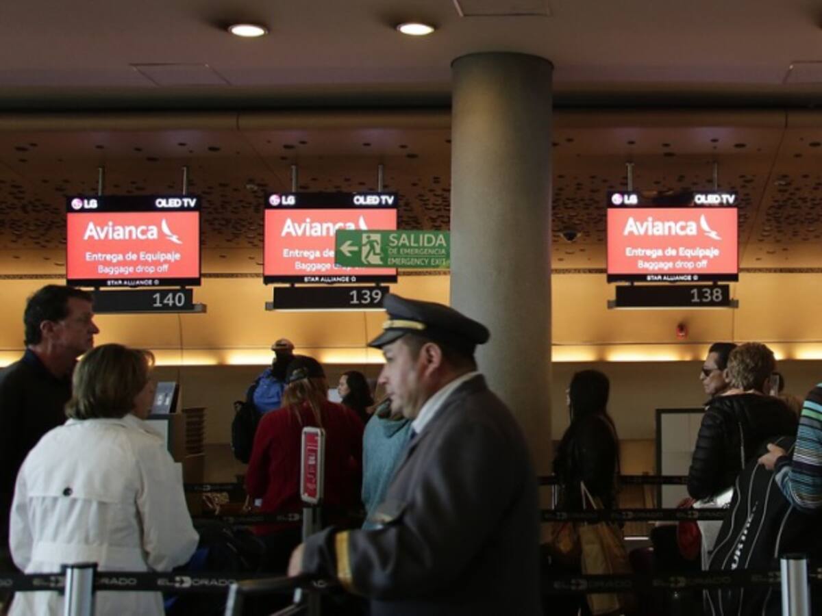 A cambio de jugos, aerolíneas bajan multas por incumplimientos