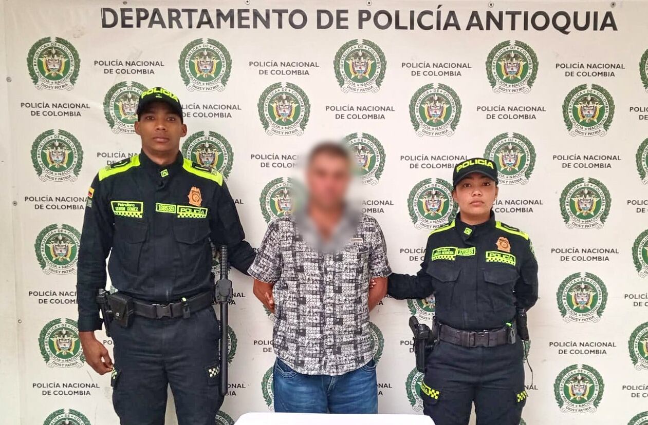 Capturaron al hombre que agredió brutalmente a su hijo en Yarumal, Antioquia. Foto: Policía Ant.