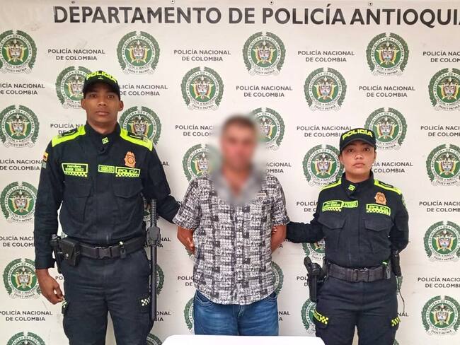 Capturaron al hombre que agredió brutalmente a su hijo en Yarumal, Antioquia. Foto: Policía Ant.