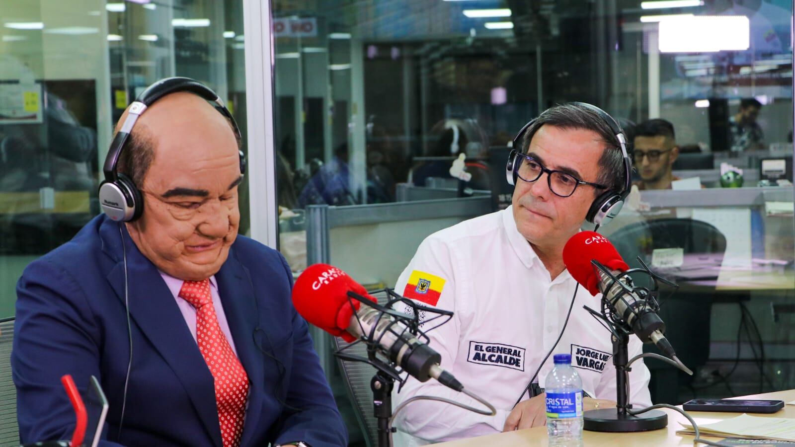 General (r) Vargas y Yamid Amat en La Luciérnaga