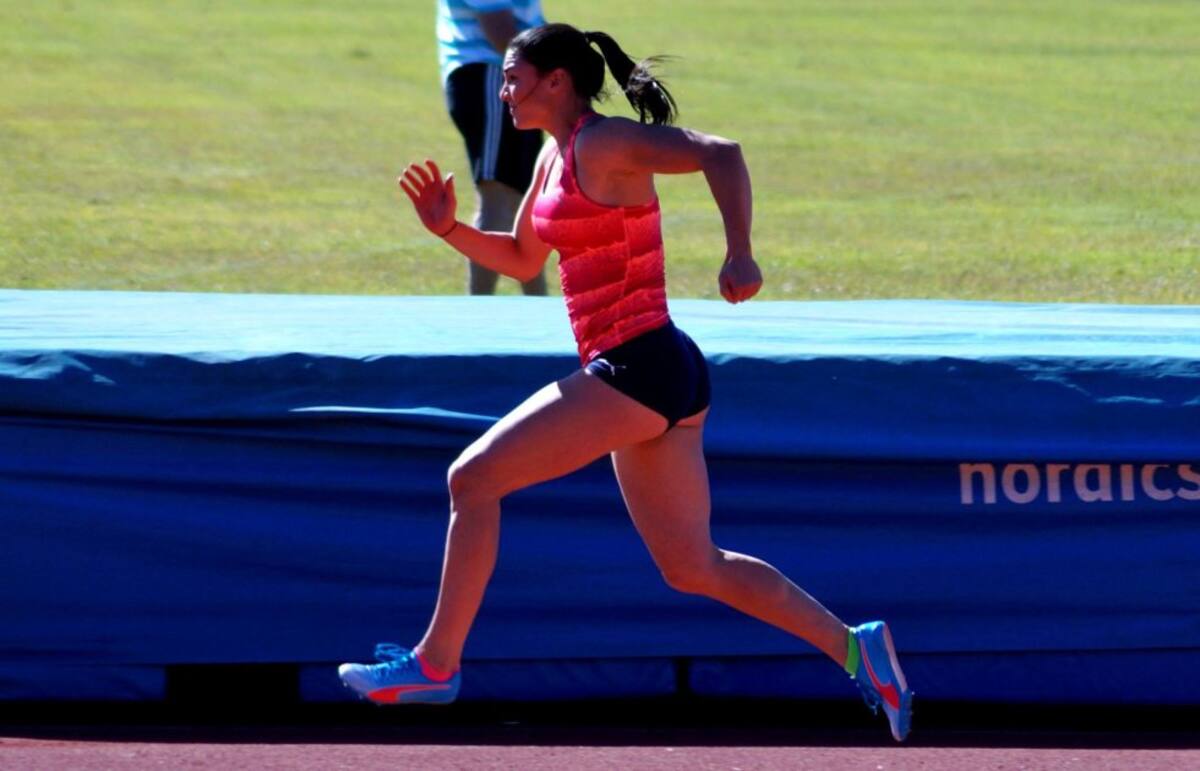 La vallista australiana Michelle Jenneke.