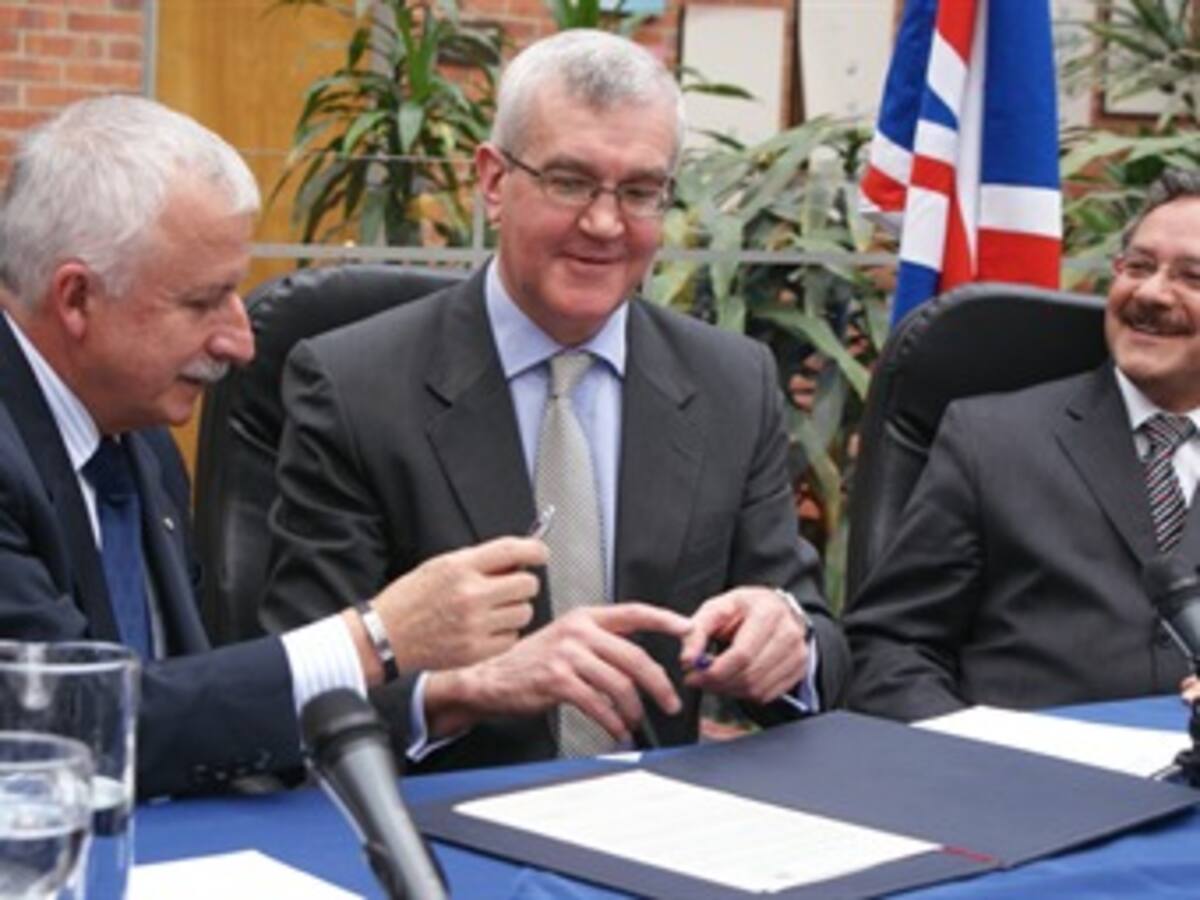 Coldeportes firmó alianza con la Embajada Británica de cara a los Olímpicos 2012