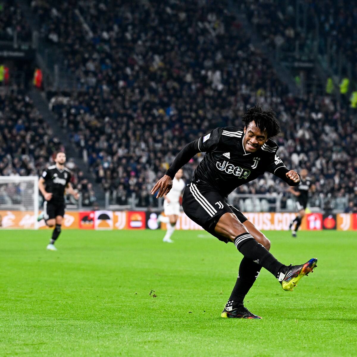 Allegri anuncia baja de Cuadrado ante el Napoli, pero da fecha para su regreso