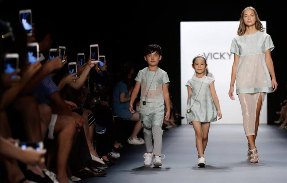 Reconocidos diseñadores muestran sus colecciones para la temporada primavera- verano 2017.