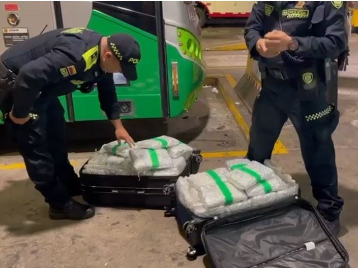 Marihuana incautada en Terminal de Transporte- foto policía Metropolitana