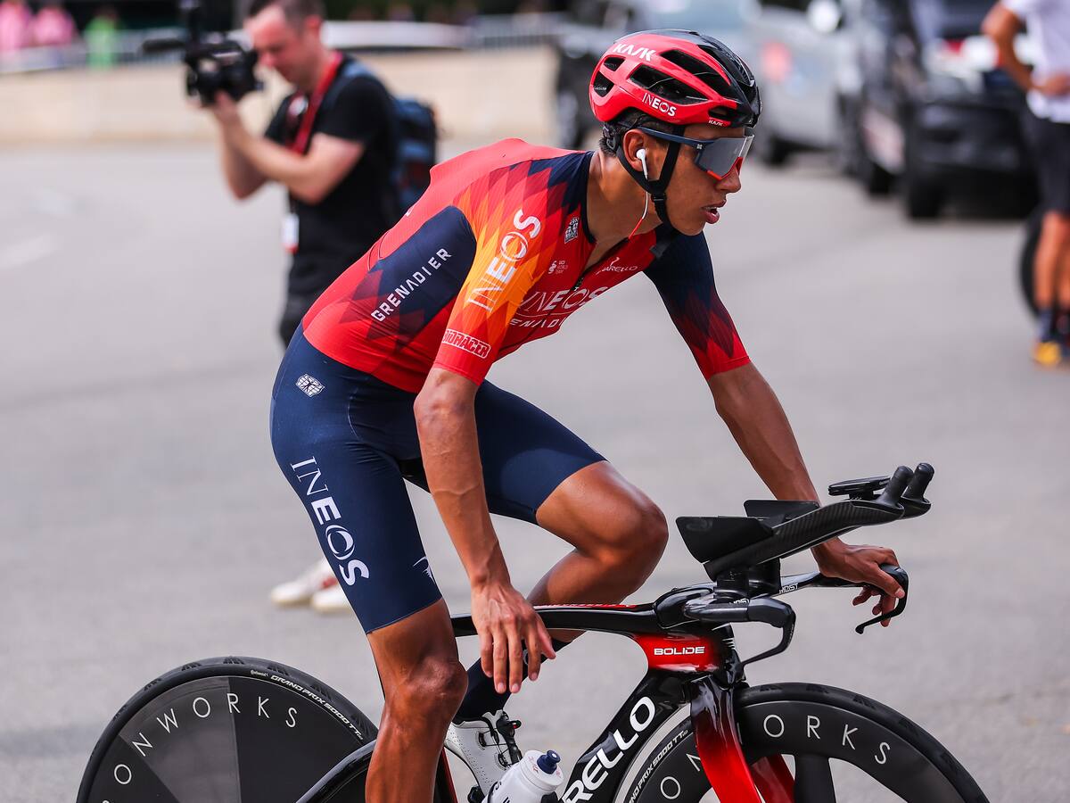 Egan Bernal estuvo cerca de caerse en la segunda etapa: “Este deporte es muy peligroso”