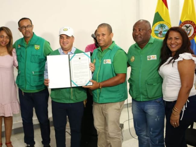 Líderes comunales entregan reconocimiento al alcalde de Cartagena