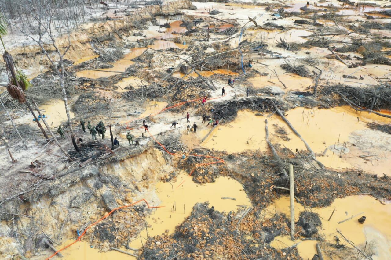 Mina ilegal de oro en Guainía. Cortesía: Ejército Nacional.