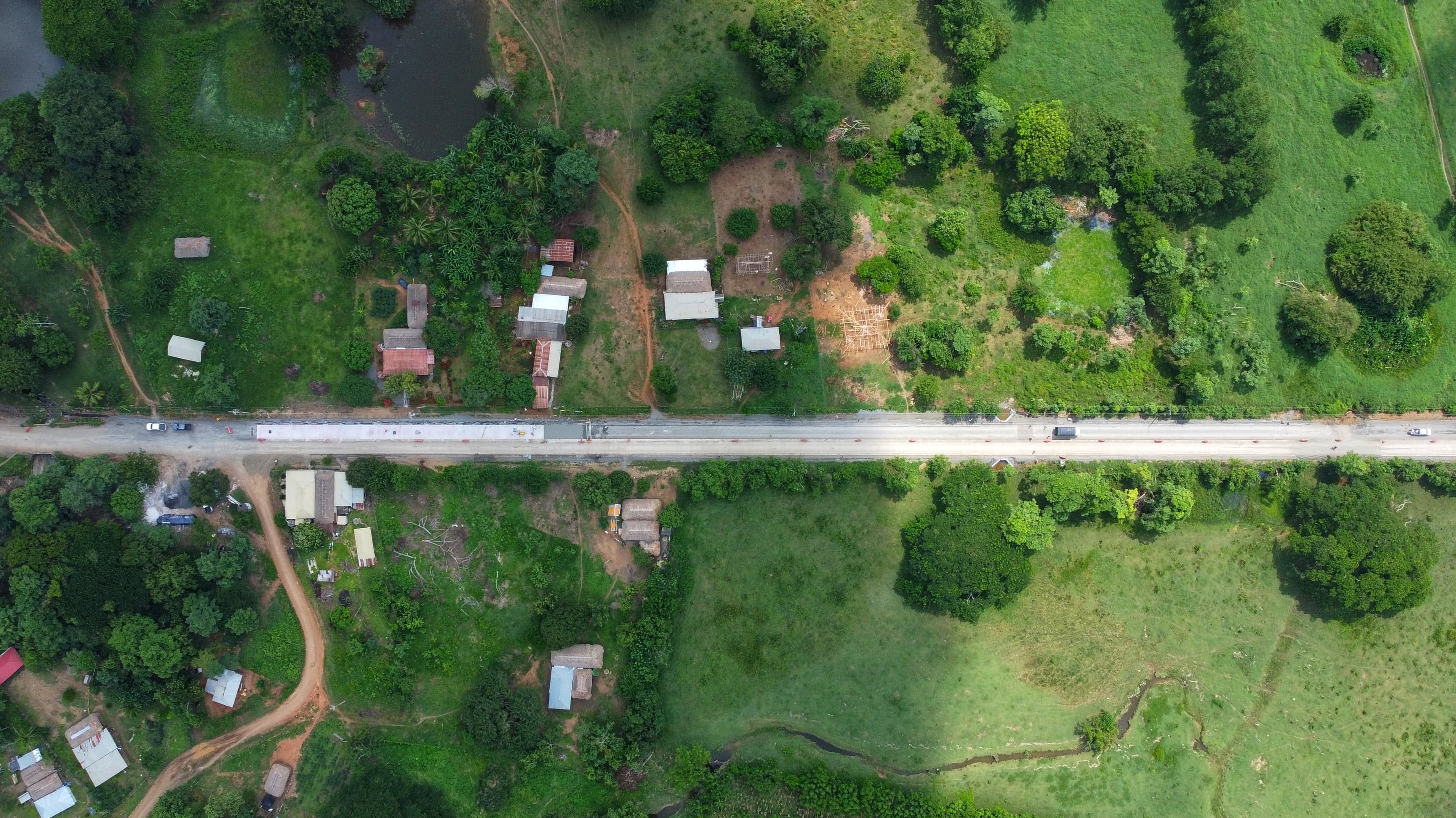 Avances de obra en la vía Santa Lucía - Moñitos. Invías.