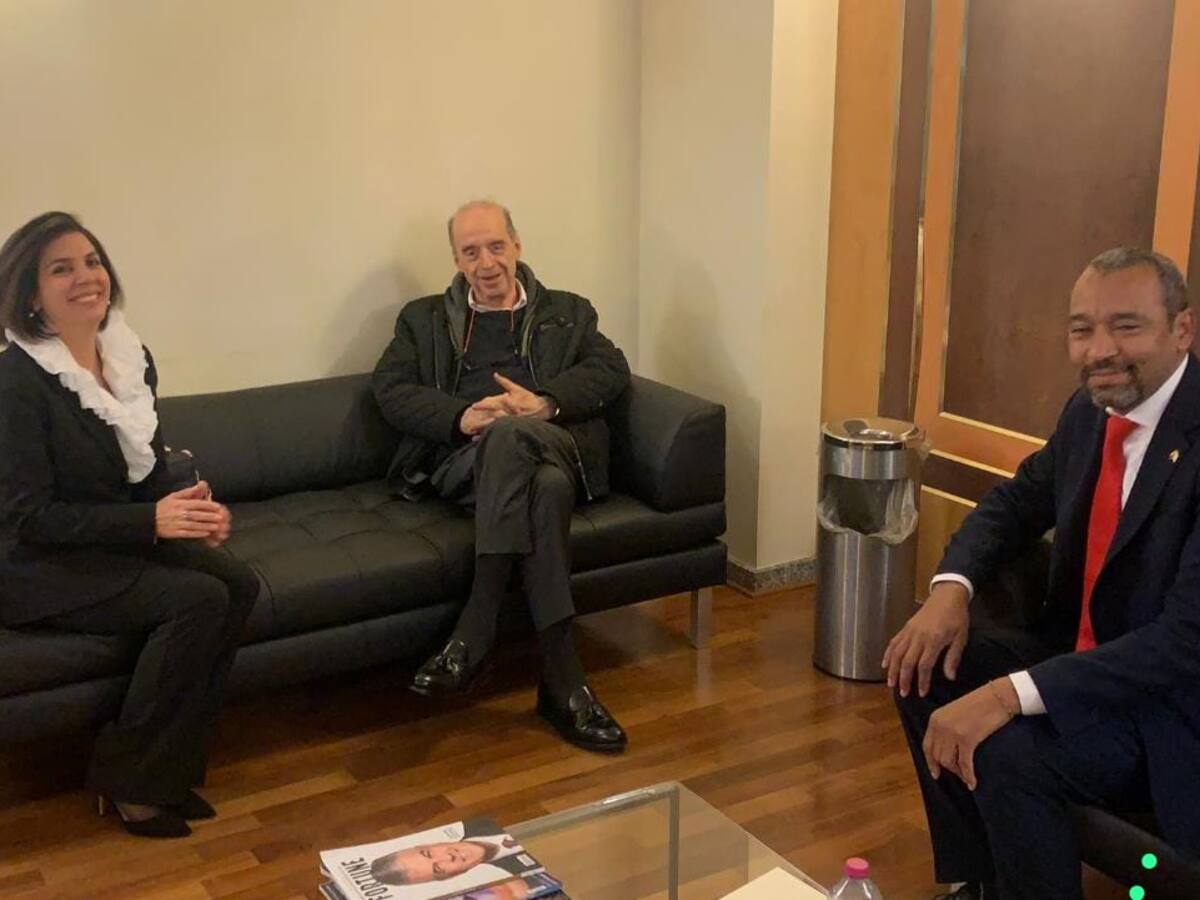Canciller Álvaro Leyva ya está en Roma para asistir al funeral de Benedicto XVI