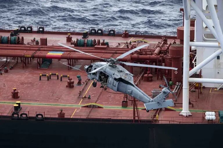 EE.UU. aborda un tercer petrolero en el Índico por violar su bloqueo de crudo en el Caribe