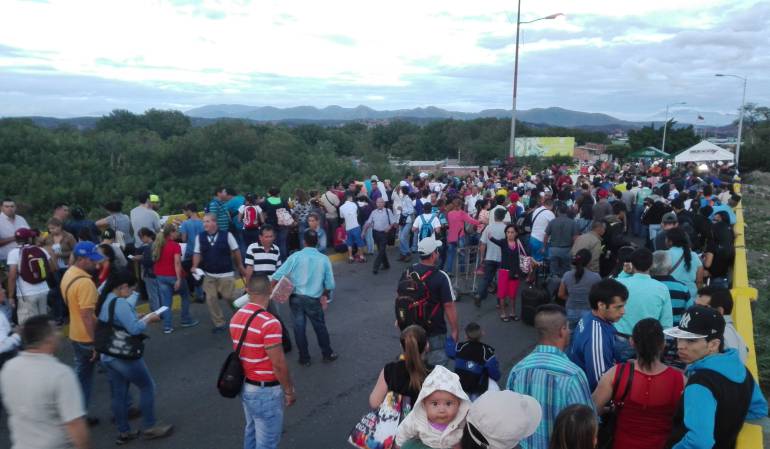 venezolanos en el puente internacional Simón Bolivar
