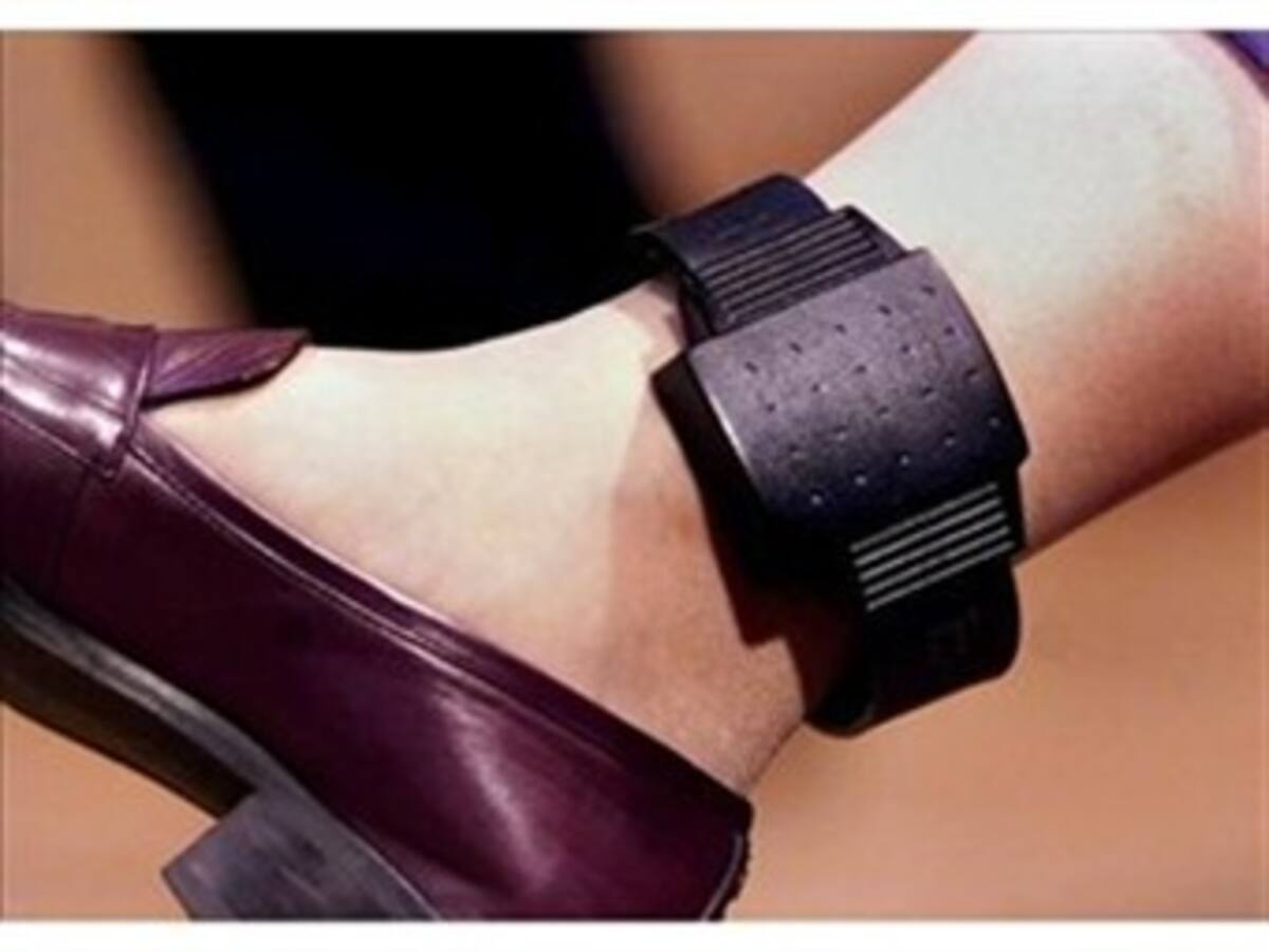 Admiten fallas en el sistema de brazalete electrónico para detenidos