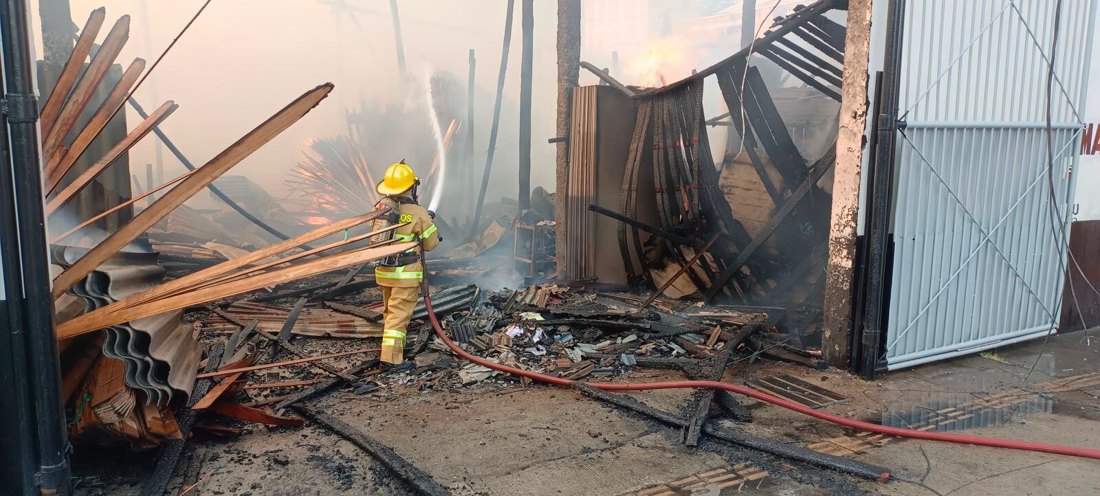Incendio estructural en Bello deja afectada una vivienda. Foto: Cortesía Alcaldía de Bello