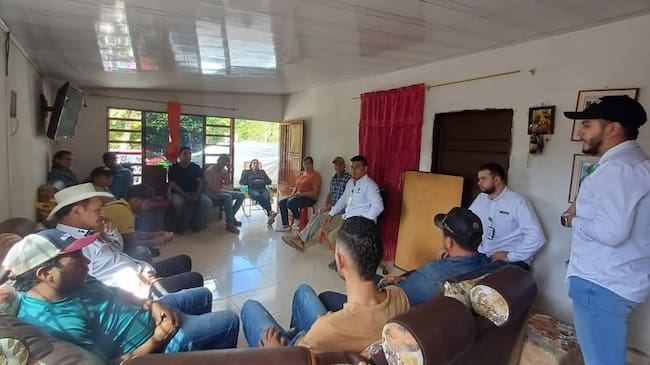 Sesión de formación en la "escuela del campo". | Foto: cortesía - Biodiversal