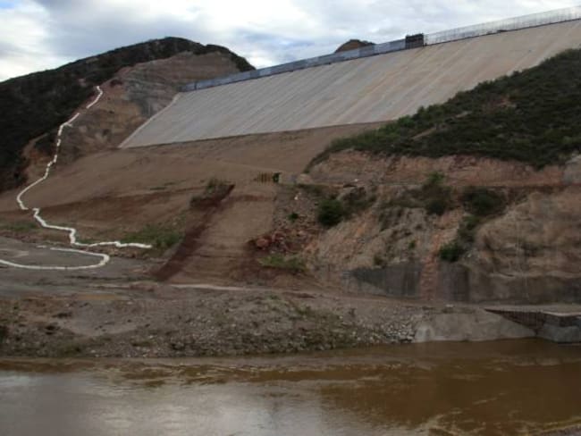 Fiscalía investiga irregularidades en licencias ambientales de El Quimbo