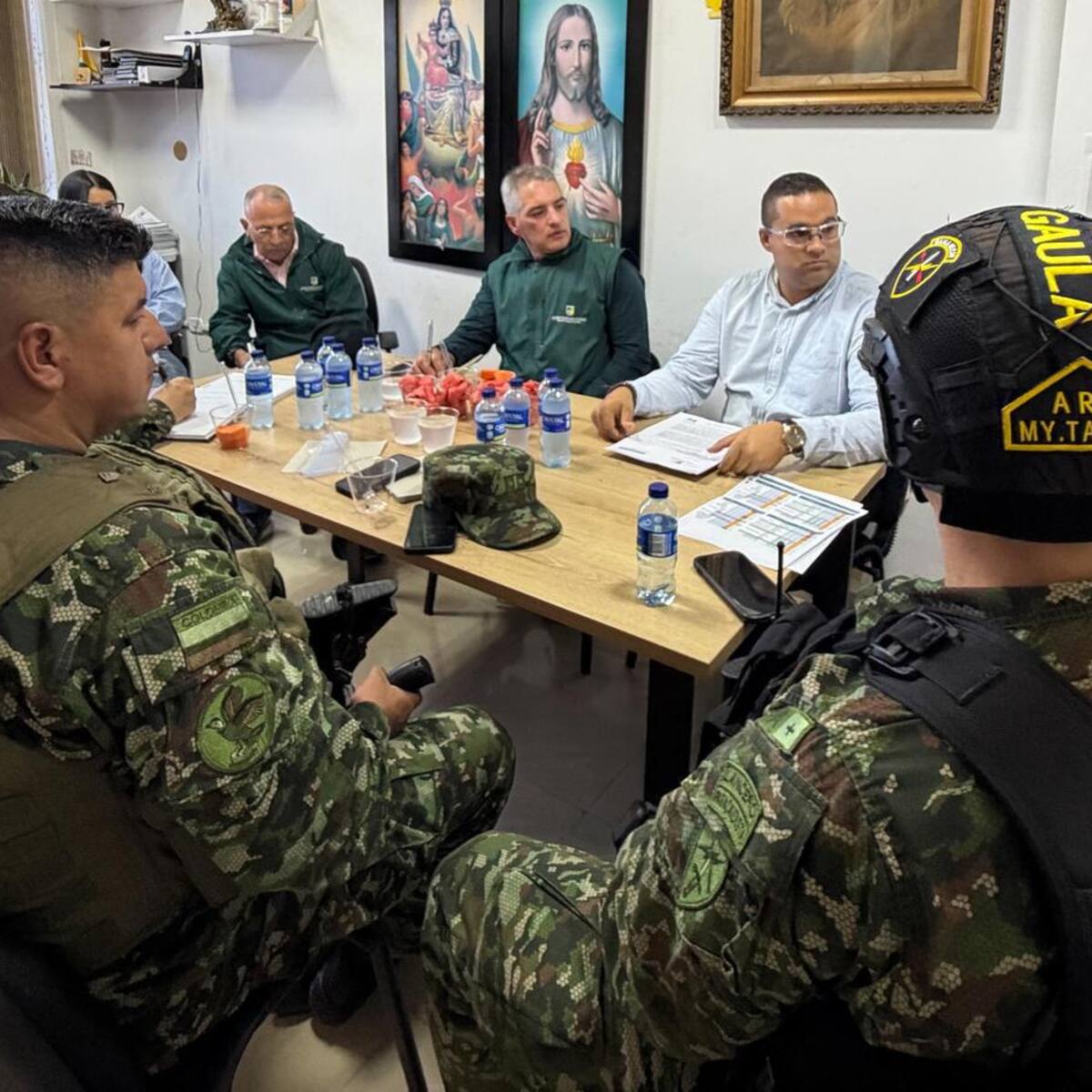 Gobernador de Antioquia visitó las poblaciones afectadas por denuncias de constreñimiento