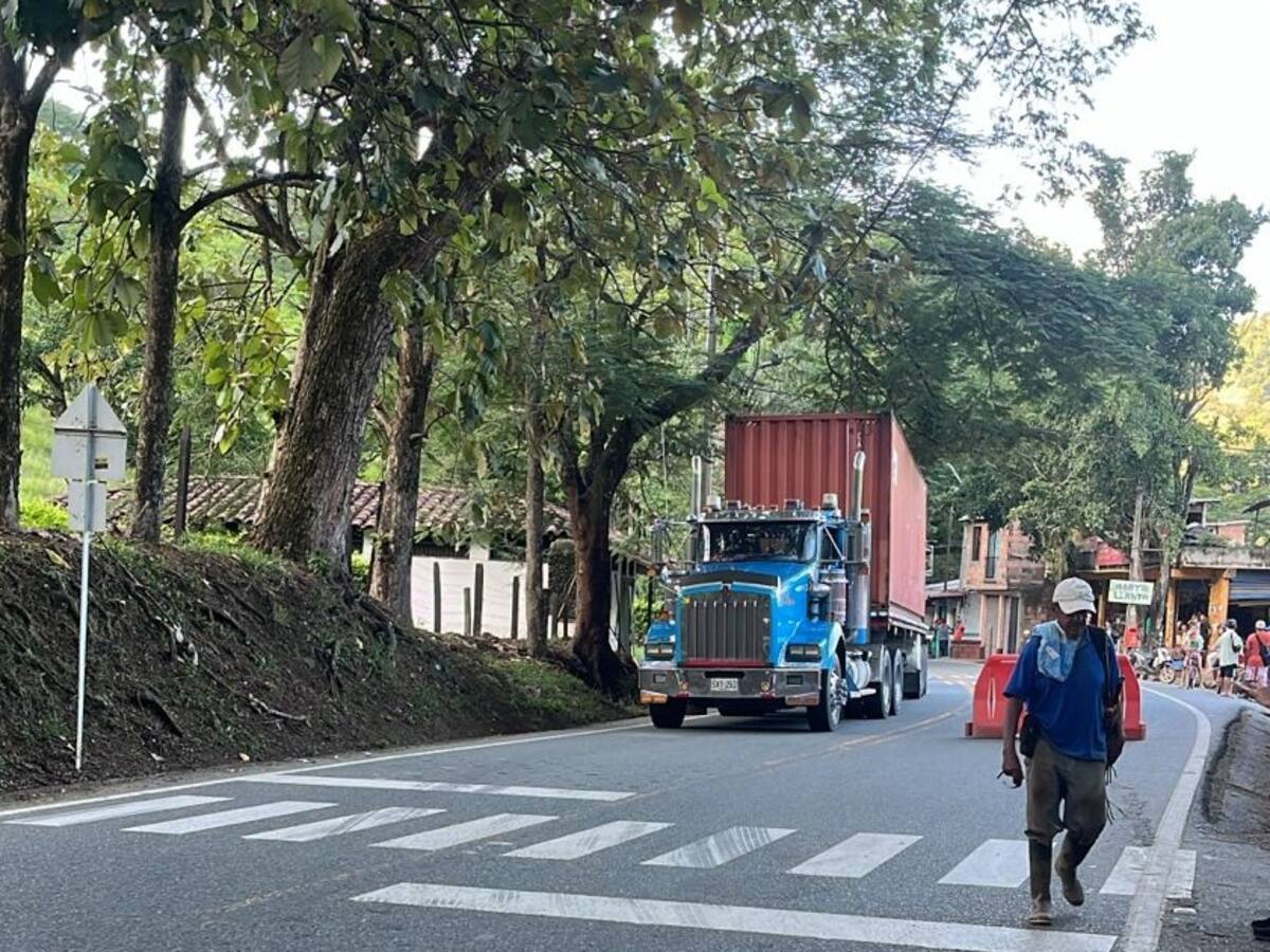 Manifestantes de la vía Amagá logran acuerdos parciales: se amplía horario en Sinifaná