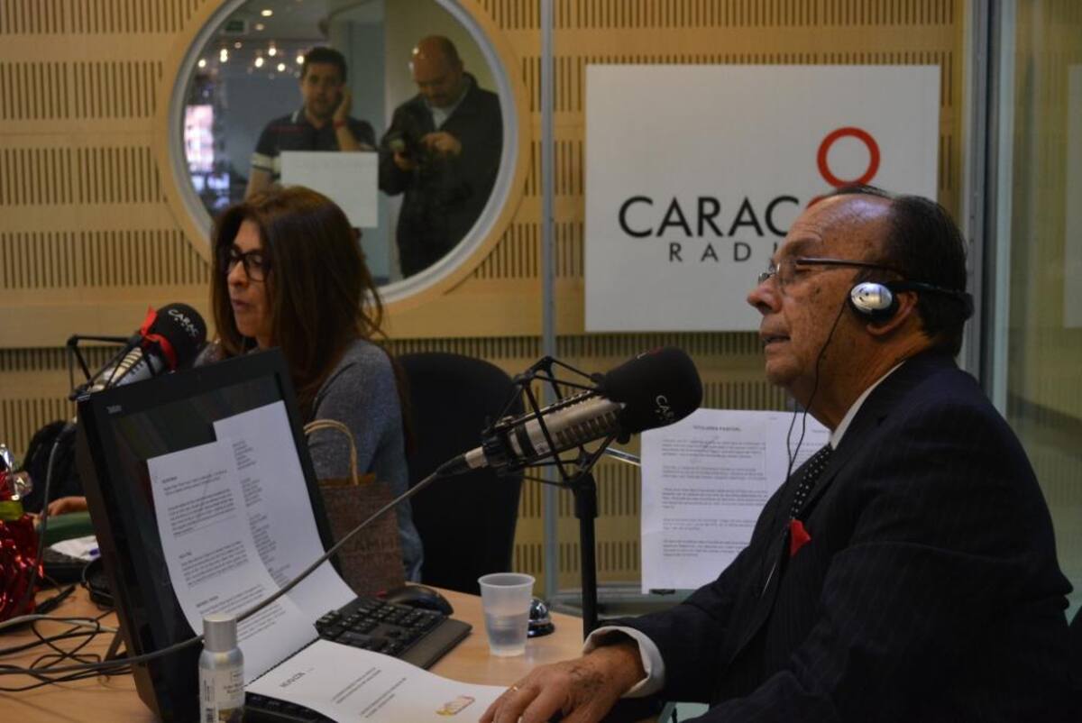 El ídolo de la radio se despide de La Luciérnaga pero continúa con sus comentarios deportivos en El Pulso del Fútbol. #GraciasPelaez