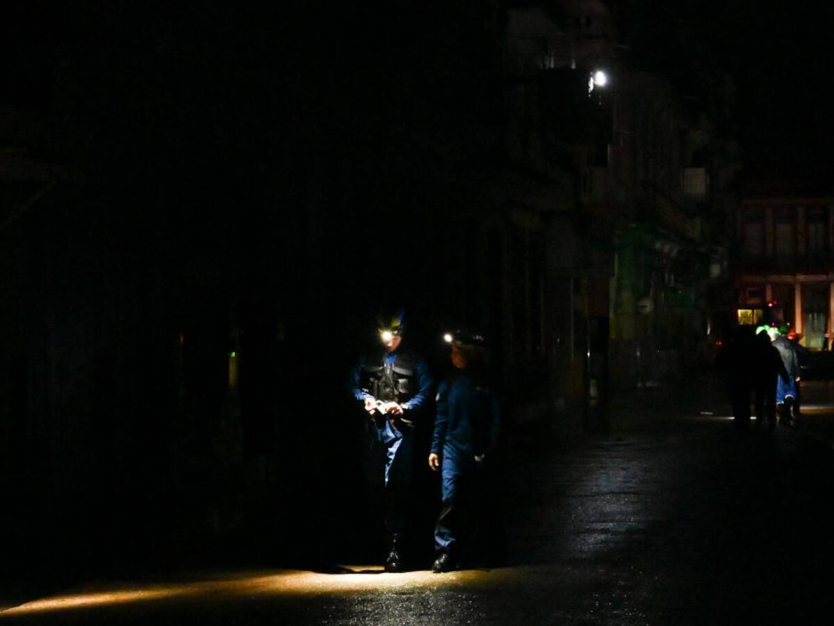 Ecuador anuncia apagones de 12 horas este fin de semana en todo el país