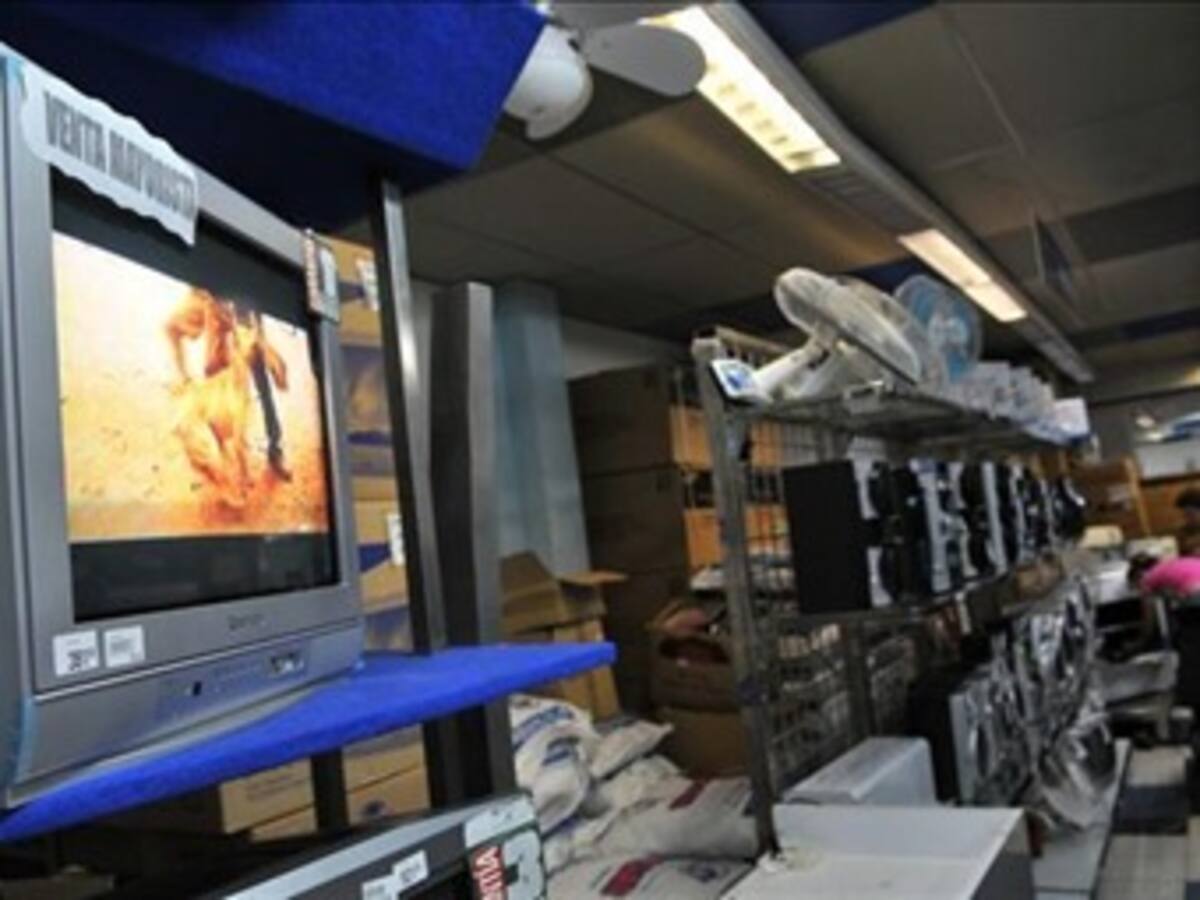 Piden al presidente Uribe aplazar la adjudicación del tercer canal de televisión