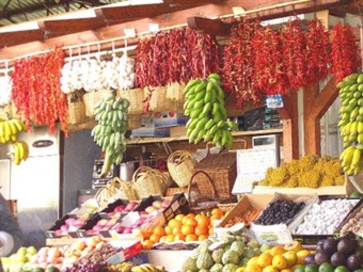 Santos se declara sorprendido por posibilidad de imponer IVA a productos de la canasta familiar