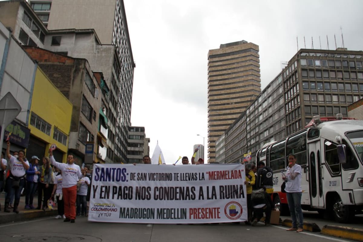 Los comerciantes del sector de San Victorino se encuentran marchando en contra de la industria china, que les está afectando directamente en su economía.