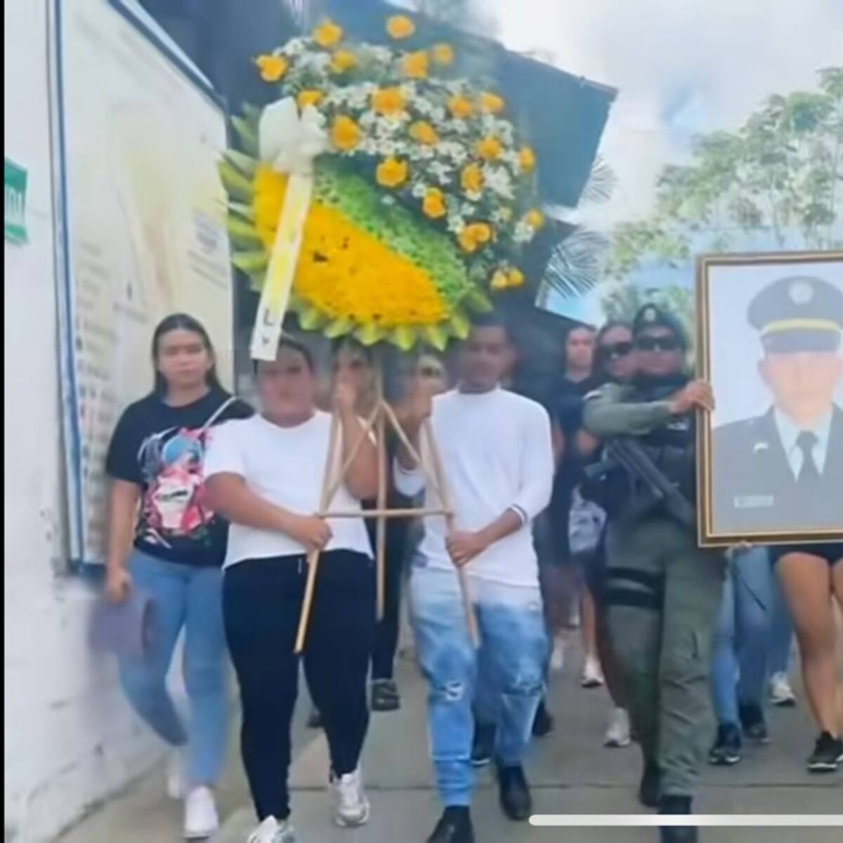 Con honores despiden en Buenaventura a patrullero asesinado en emboscada en Calima, Valle