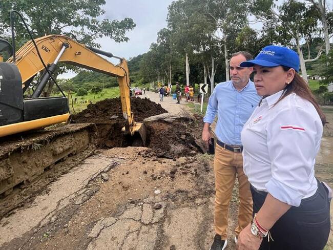 Con maquinaria se trabaja para habilitar vía colapsada en el sur del Atlántico