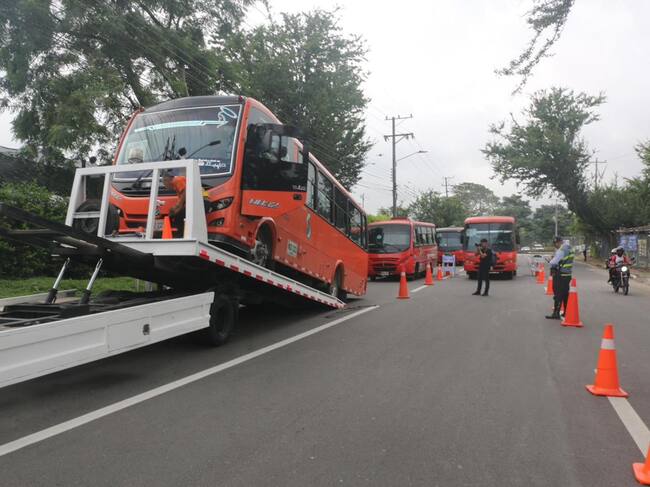 Buseta inmovilizada en Ibagué