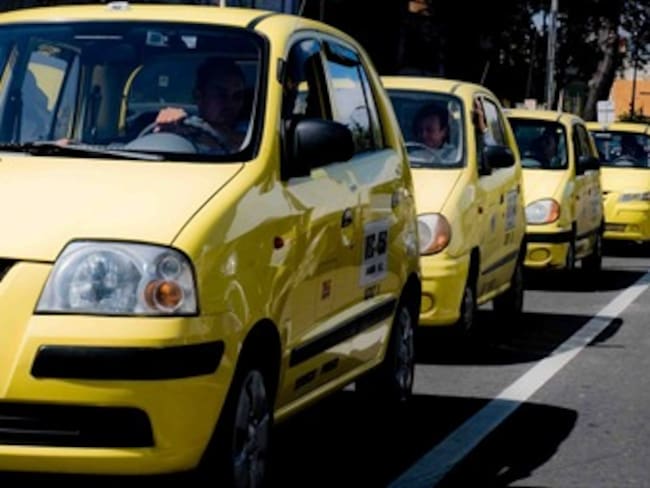 Taxistas proponen prima de Navidad obligatoria en Bogotá