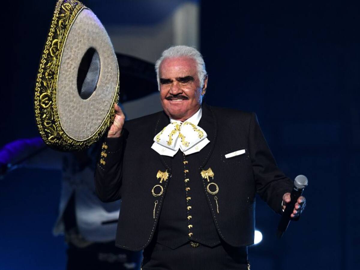 Vicente Fernández es hospitalizado de emergencia en México