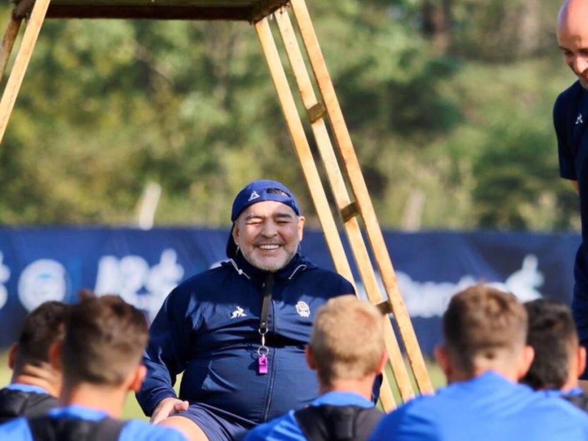 Maradona viaja a Venezuela y rumores de su salida crecen