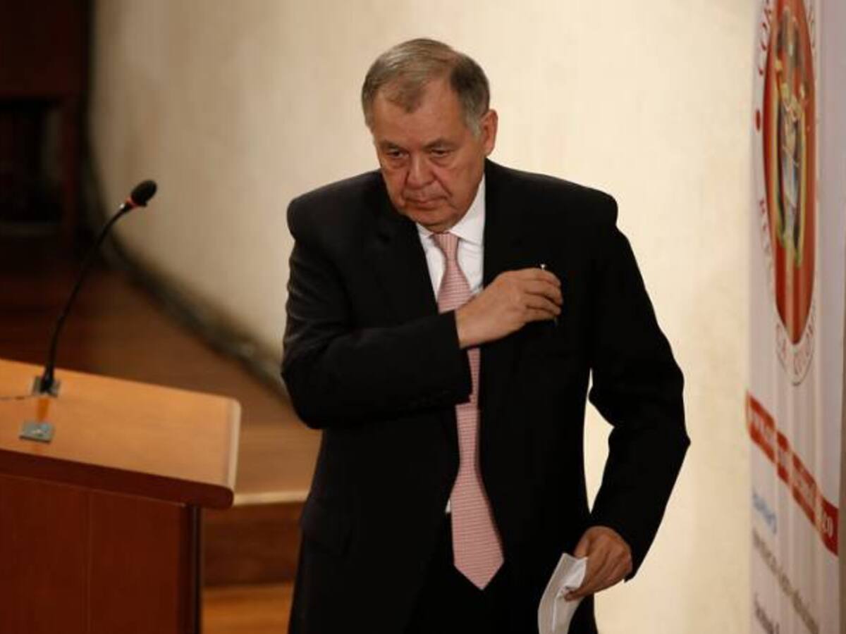 Lo grave es que Juan Manuel Santos no le responda al país: procurador