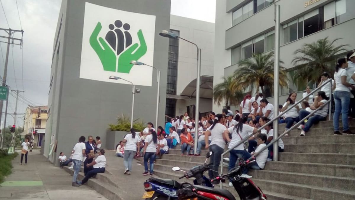 Tres días completan en paro madres comunitarias del Quindío