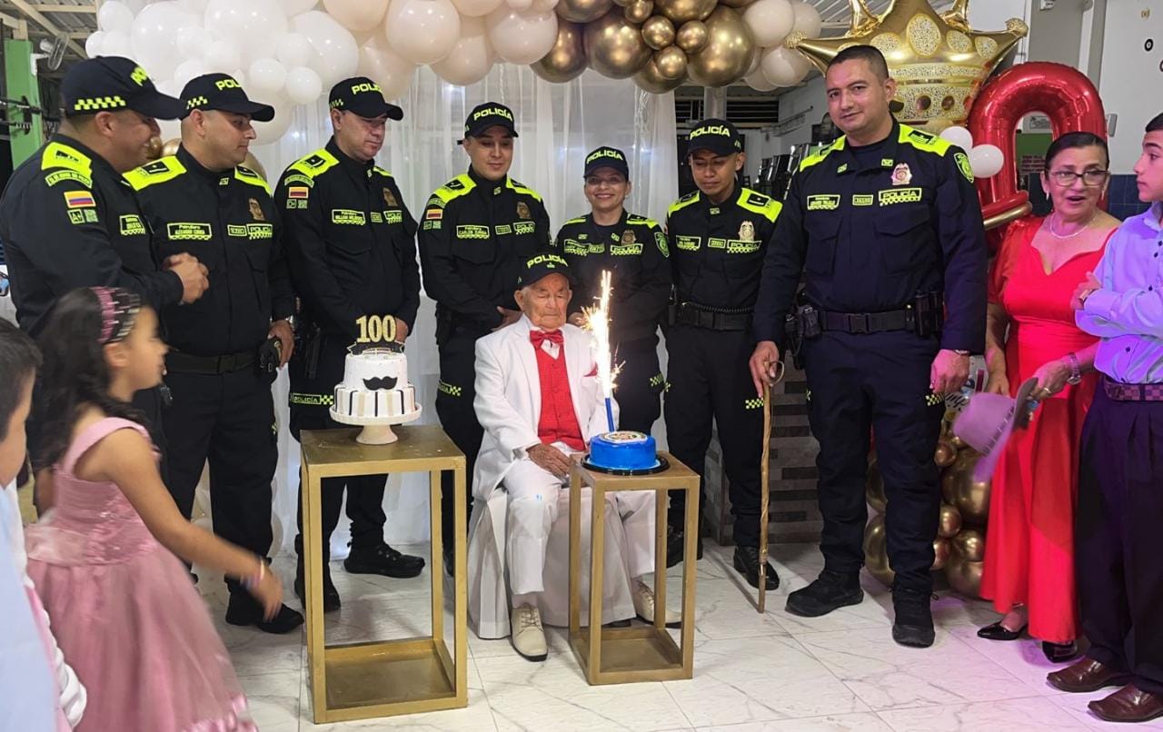 Don Efraín ha dejado sus raíces en 14 hijos, 37 nietos, 48 bisnietos y 2 tataranietos; 101 descendientes del hombre con más años