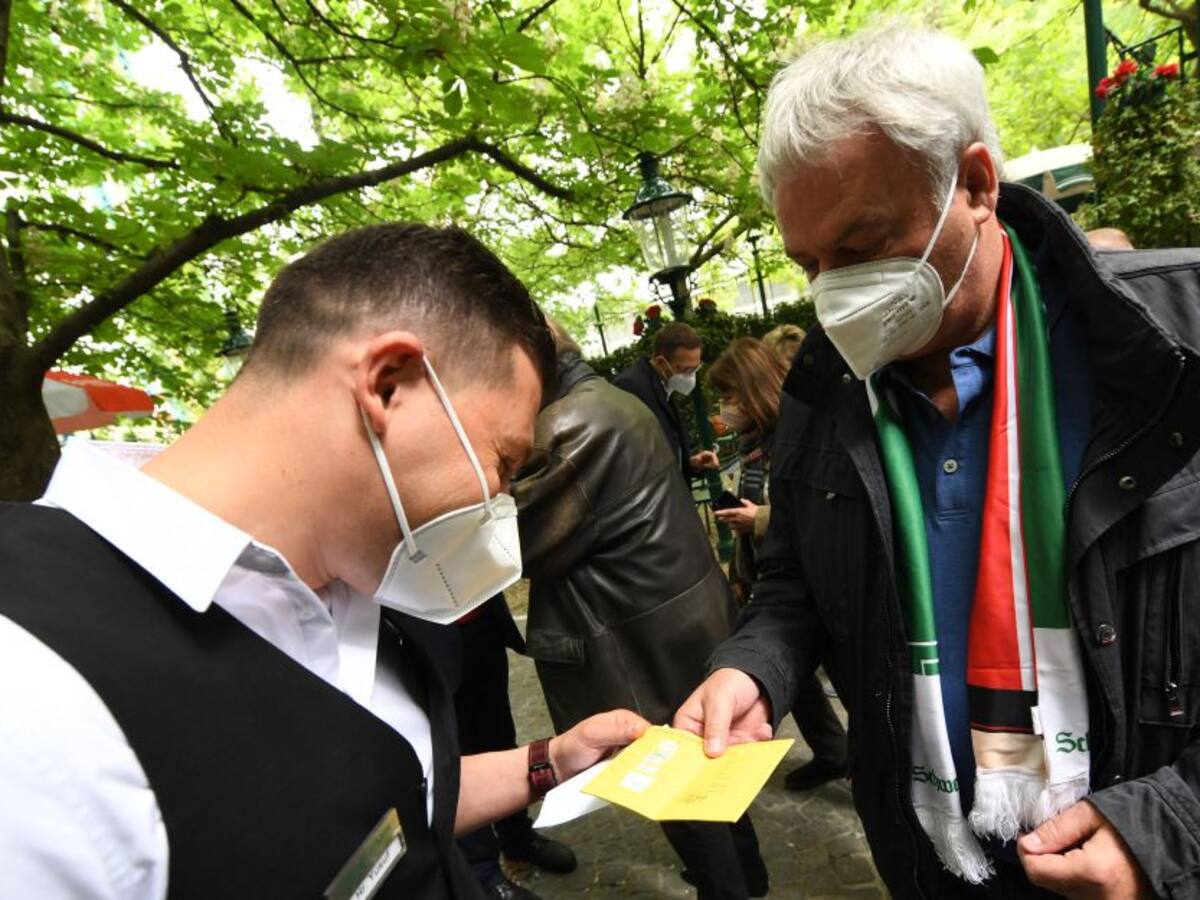 Alerta en California por venta de certificados de vacunación falsos