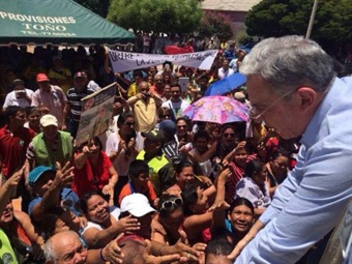 Un hacker sí, pero para interceptar el corazón de mis compatriotas: Uribe