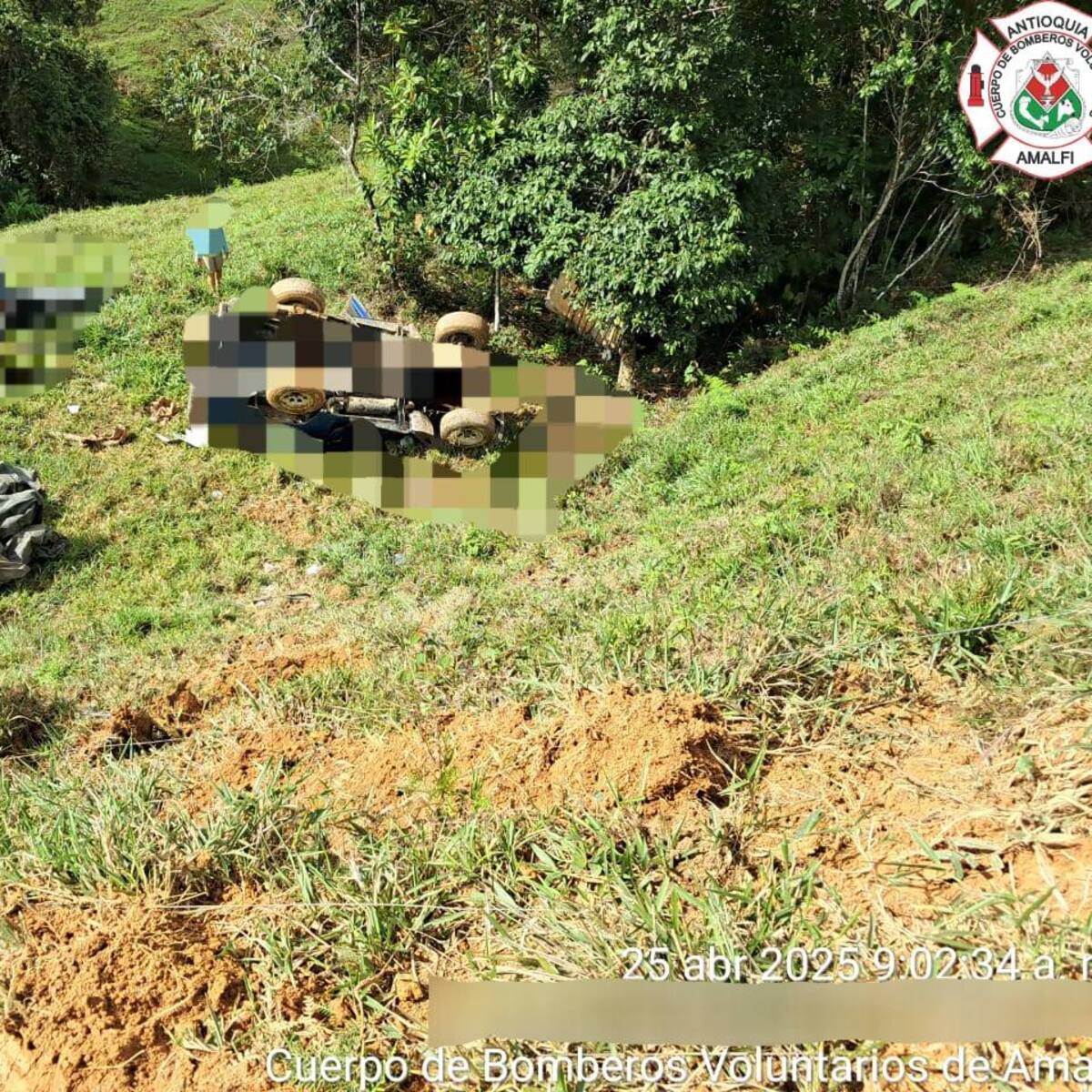 Un vehículo rodó por un barranco y seis personas quedaron lesionadas en Amalfi, Antioquia
