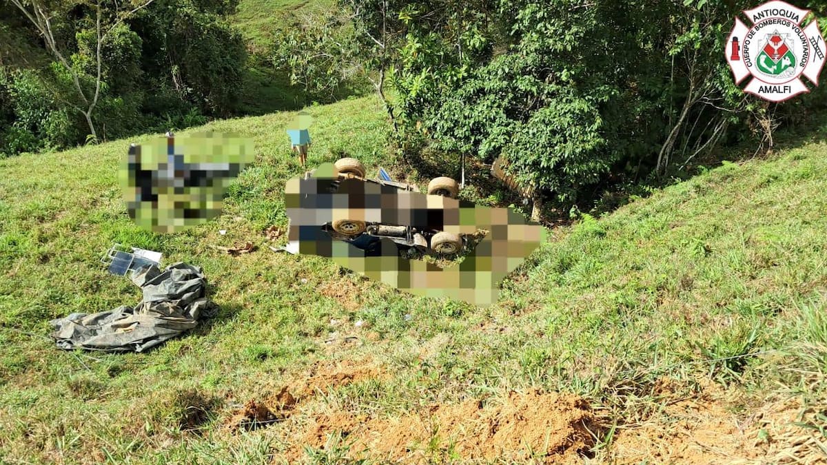 Un vehículo rodó por un barranco y seis personas quedaron lesionadas en Amalfi, Antioquia