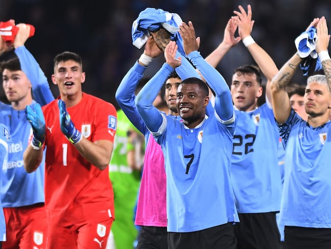 El seleccionado uruguayo celebrando tras la victoria ante Argentina. (Photo by Rodrigo Valle/Getty Images)