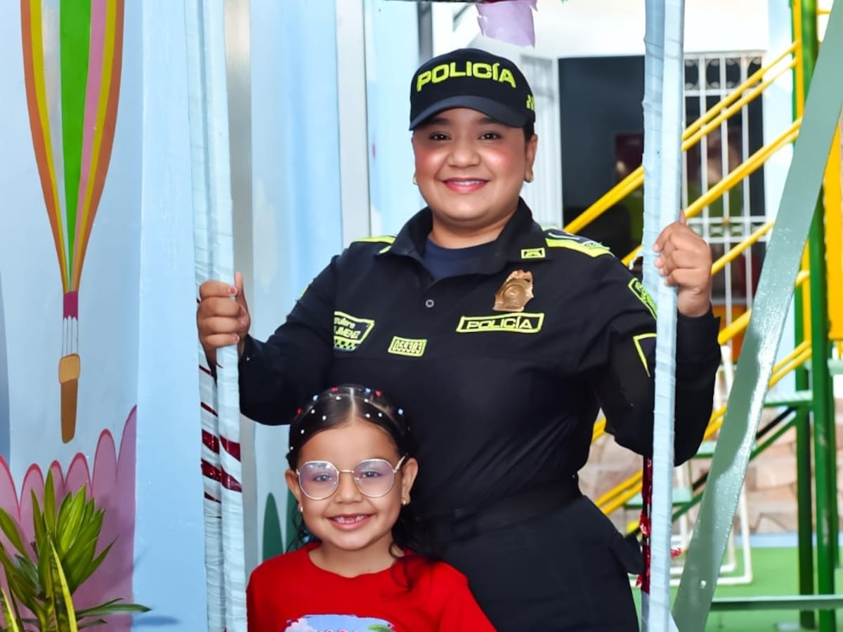 Madre, padre y policía: una historia de sacrificio y amor que inspira a la institución