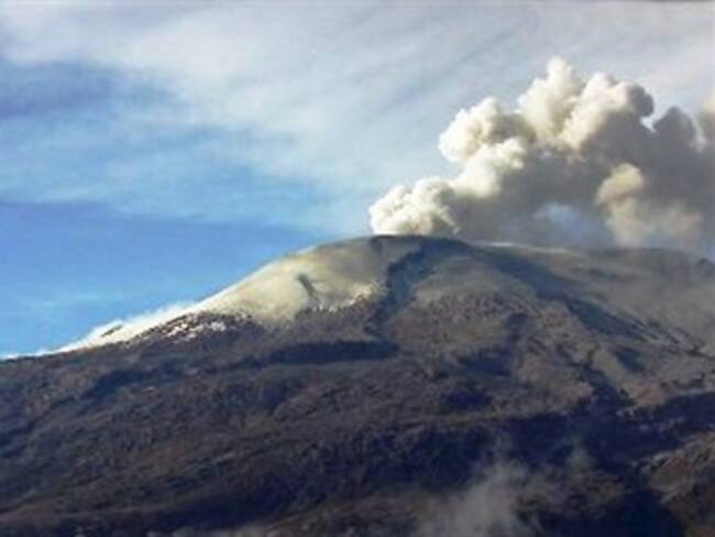 La emisión de ceniza del volcán del Nevado Ruíz puede permanecer días o semanas: Sistema Geológico