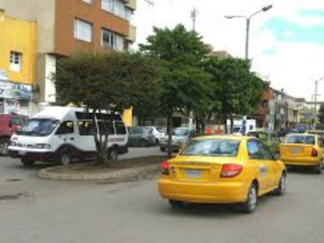 Las nuevas tarifas para taxis y transporte colectivo urbano en Sogamoso, que incluyen precios diferenciados por zonas y días, comenzarán a regir el 16 de enero de 2025.